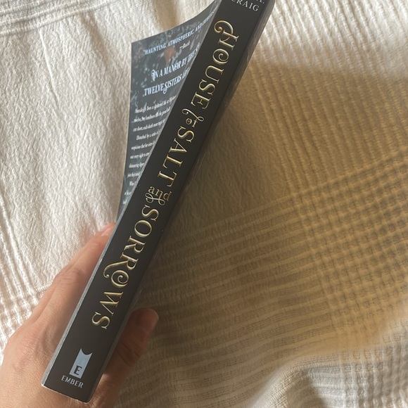 📚 3/20$ 📚House of Salt and Sorrow - Erin A. Craig - Picture 3 of 4